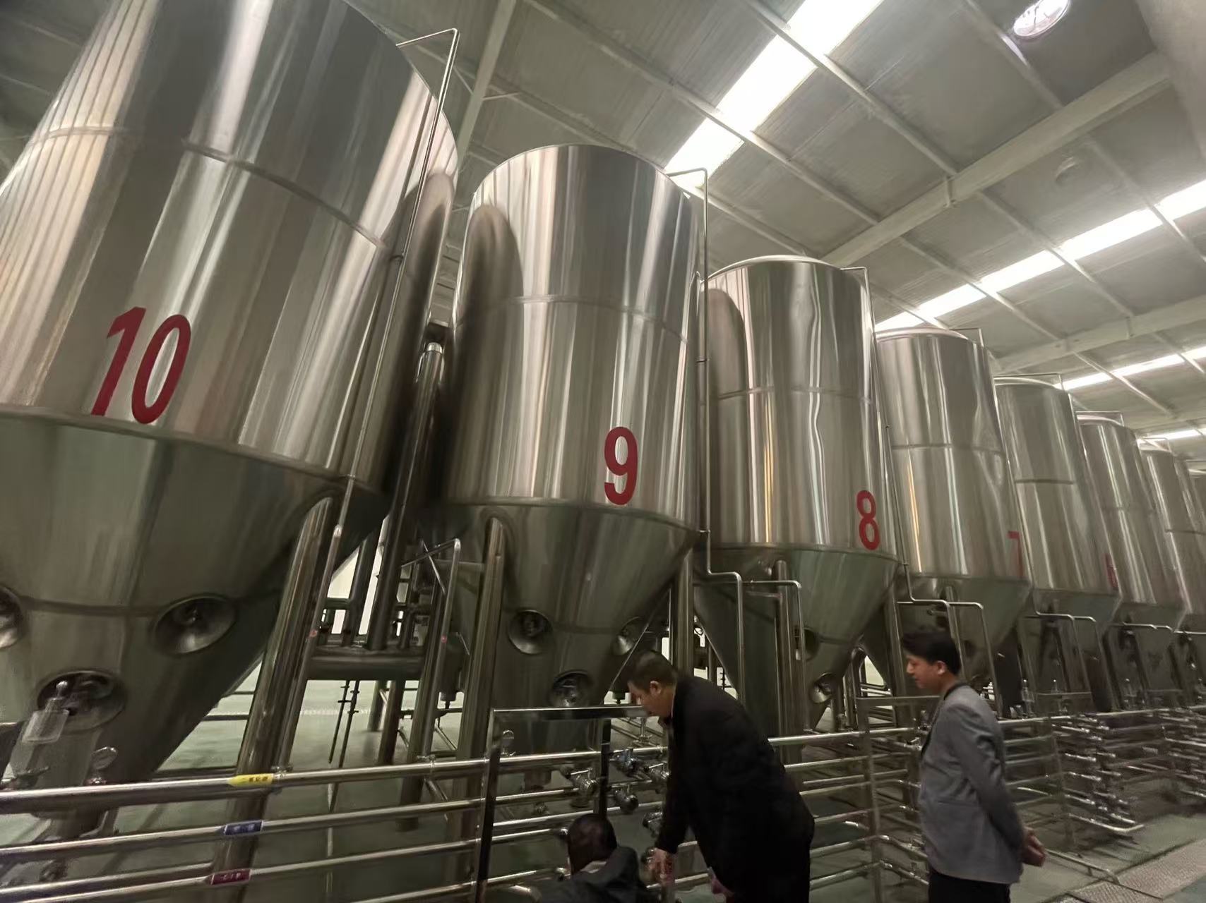 应城精酿啤酒设备厂—平面布置、设备设计、制造、调试、培训等一条龙服务
